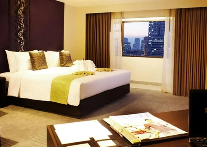 Furama Silom Hotel 4*